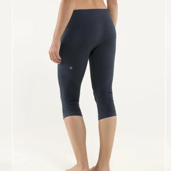 Lululemon In The Flow Crop II Heathered Inkwell - Picture 2 of 14